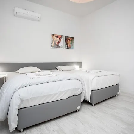 Mayra Seafront Luxury Apartamento *