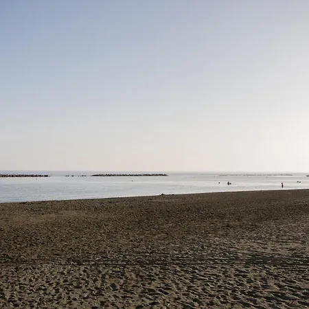 Mayra Seafront Luxury Апартаменты
