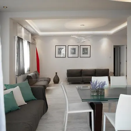 Mayra Seafront Luxury * Лимасол