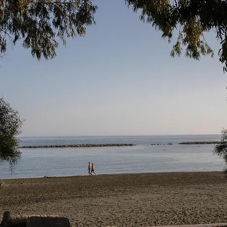 Апартаменты Mayra Seafront Luxury Лимасол